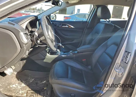 2018 Infiniti Qx30 Base z USA, uszkodzony, nr VIN SJKCH5CP1JA056873